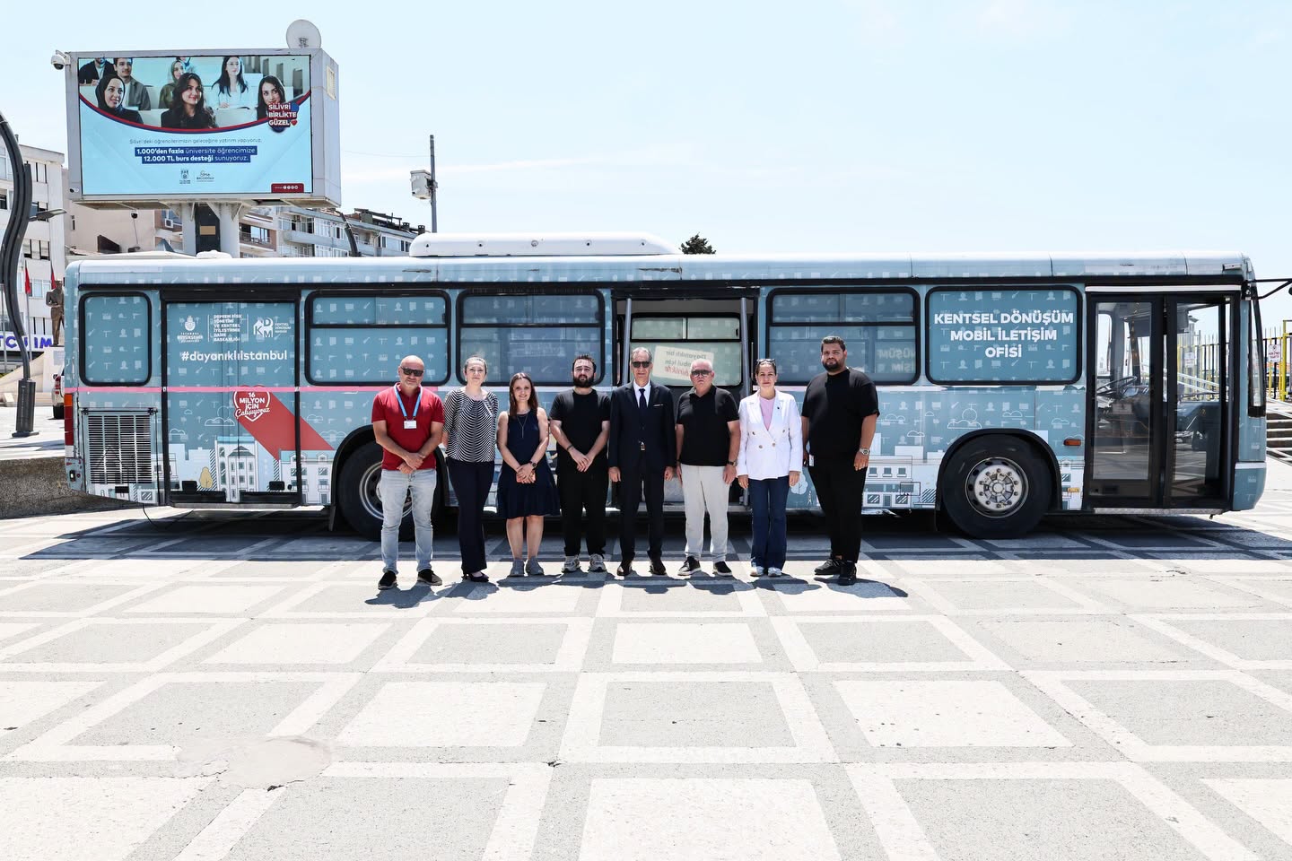 Başkanvekili Yalçın Ekici, İBB Kentsel Dönüşüm Mobil İletişim Ofisi'ni Ziyaret Etti