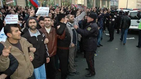 Başörtüsü krizinin yaşandığı Azerbaycan’da sosyal medyaya erişim sorunu
