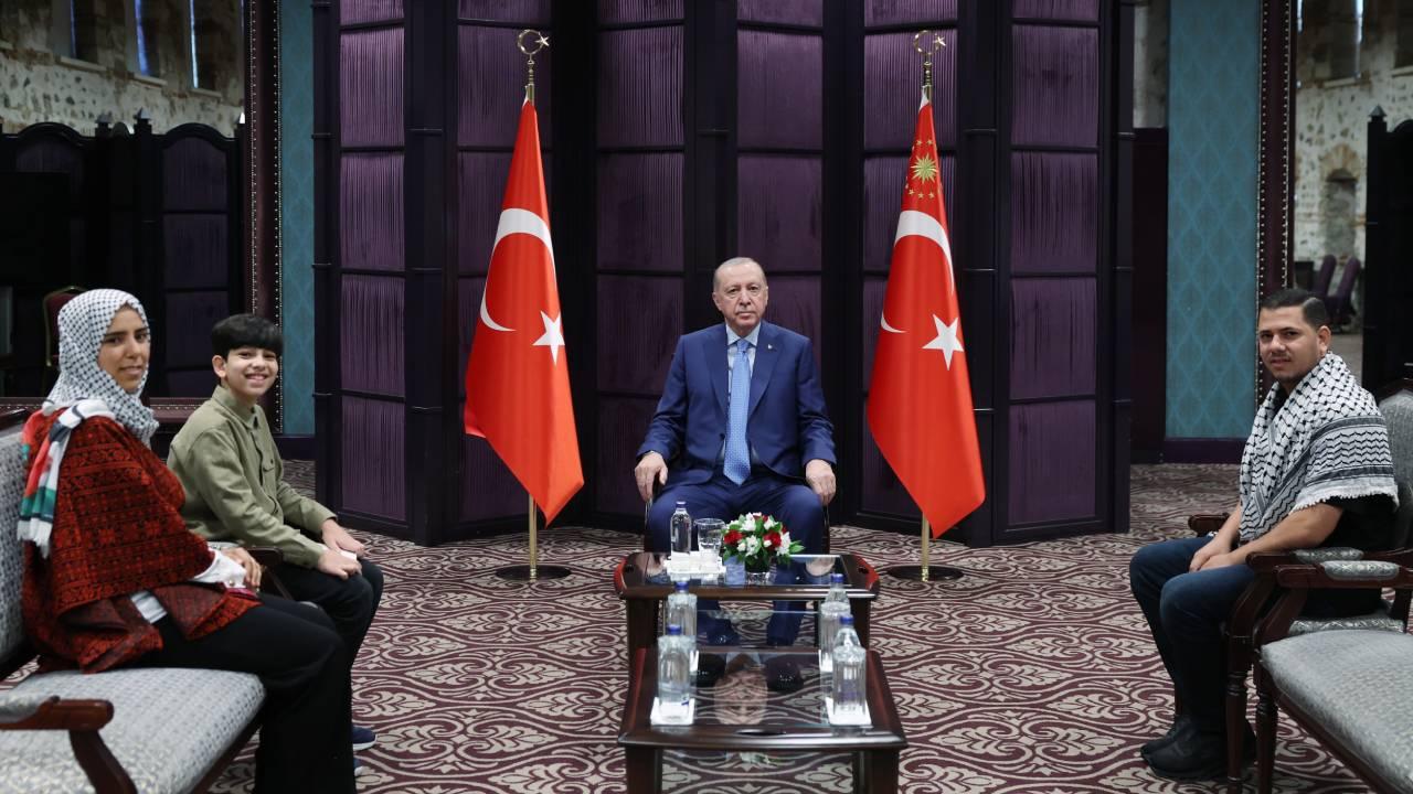 Cumhurbaşkanı Erdoğan, Gazzeli Ebu Cezer ve ailesini kabul etti