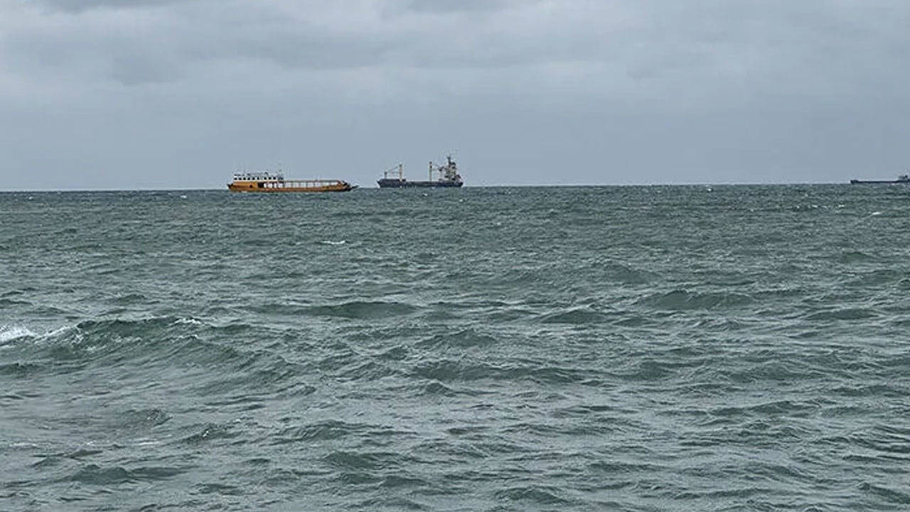 Fırtına deniz ulaşımını aksattı: Tekirdağ açıklarında 6 şilep ve tanker bekliyor
