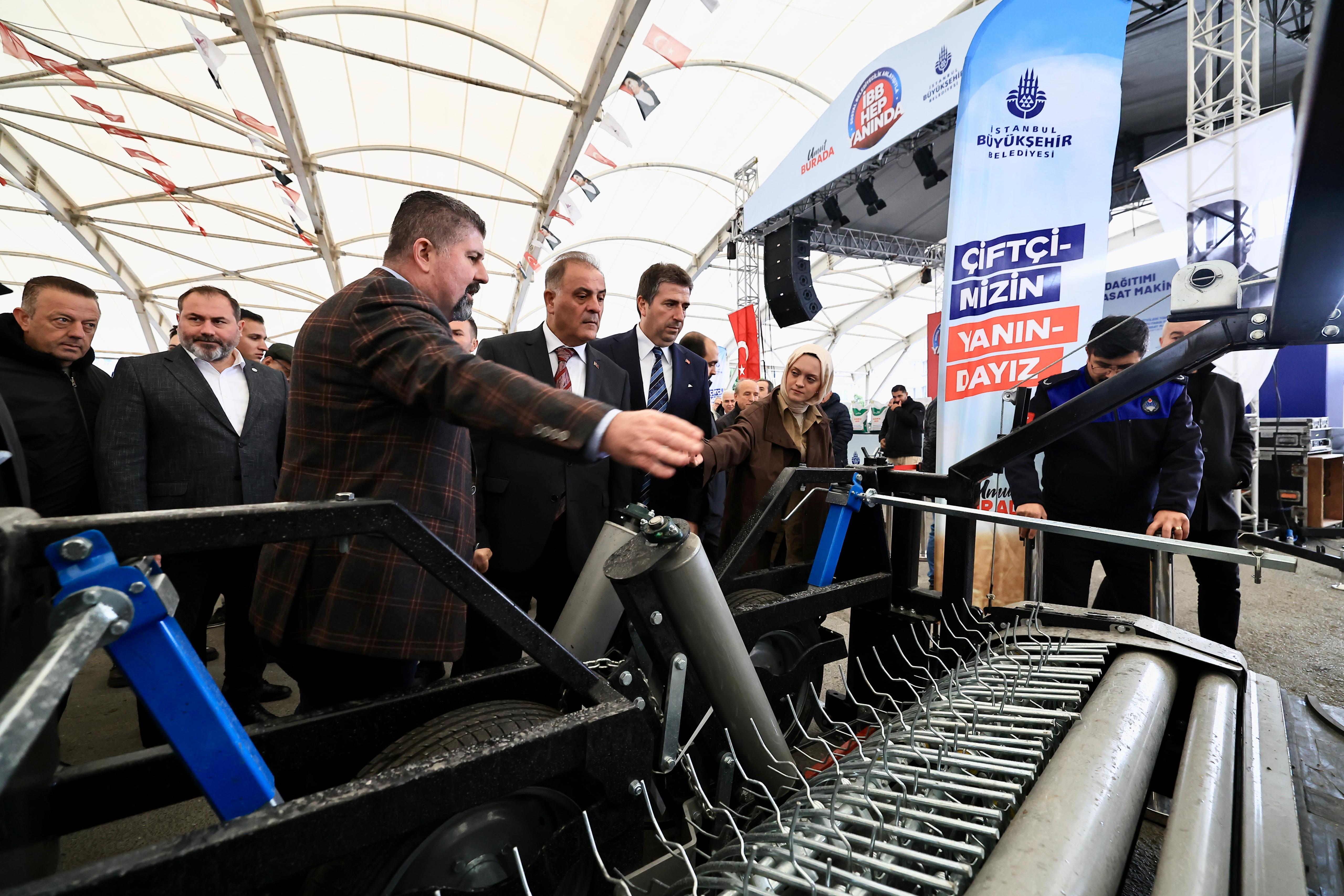 İBB’den Silivri ve Çatalca Çiftçisine Tohum ve Hasat Makinesi Desteği