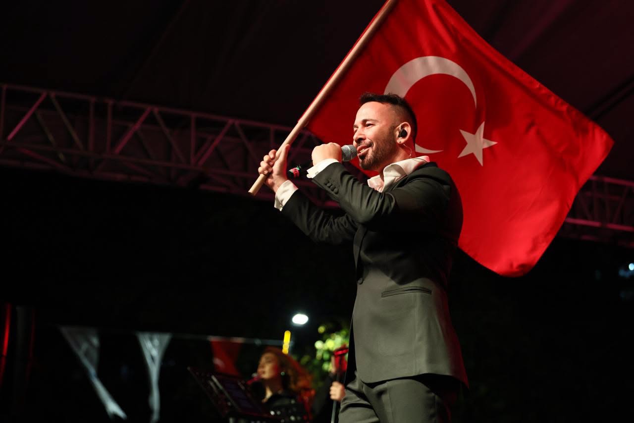 Silivri’de Cumhuriyet Coşkusu Berksan Konseriyle Taçlandı