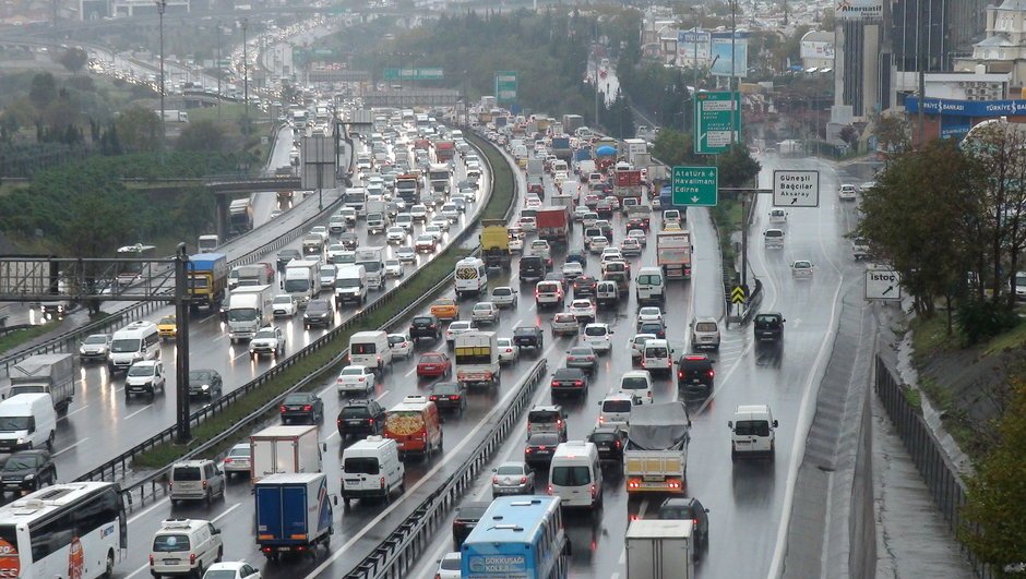 Yarın bazı yollar trafiğe kapalı mı olacak İstanbullular dikkat!
