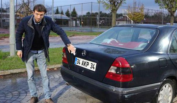 ’34 AKP 34′ plakalı otomobili 500 bin TL’ye satışa çıkardı