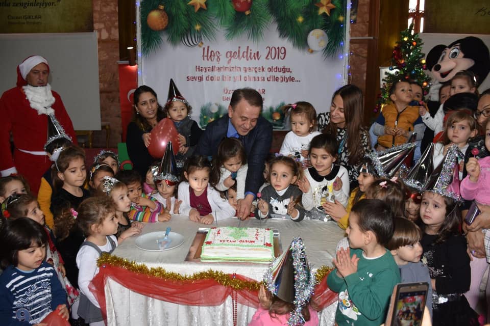 Miniklere Yeni Yıl Kutlaması