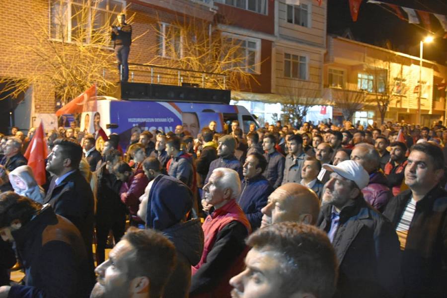 Işıklar; Korkutarak bir şeyler yapmaya çalışıyorlar