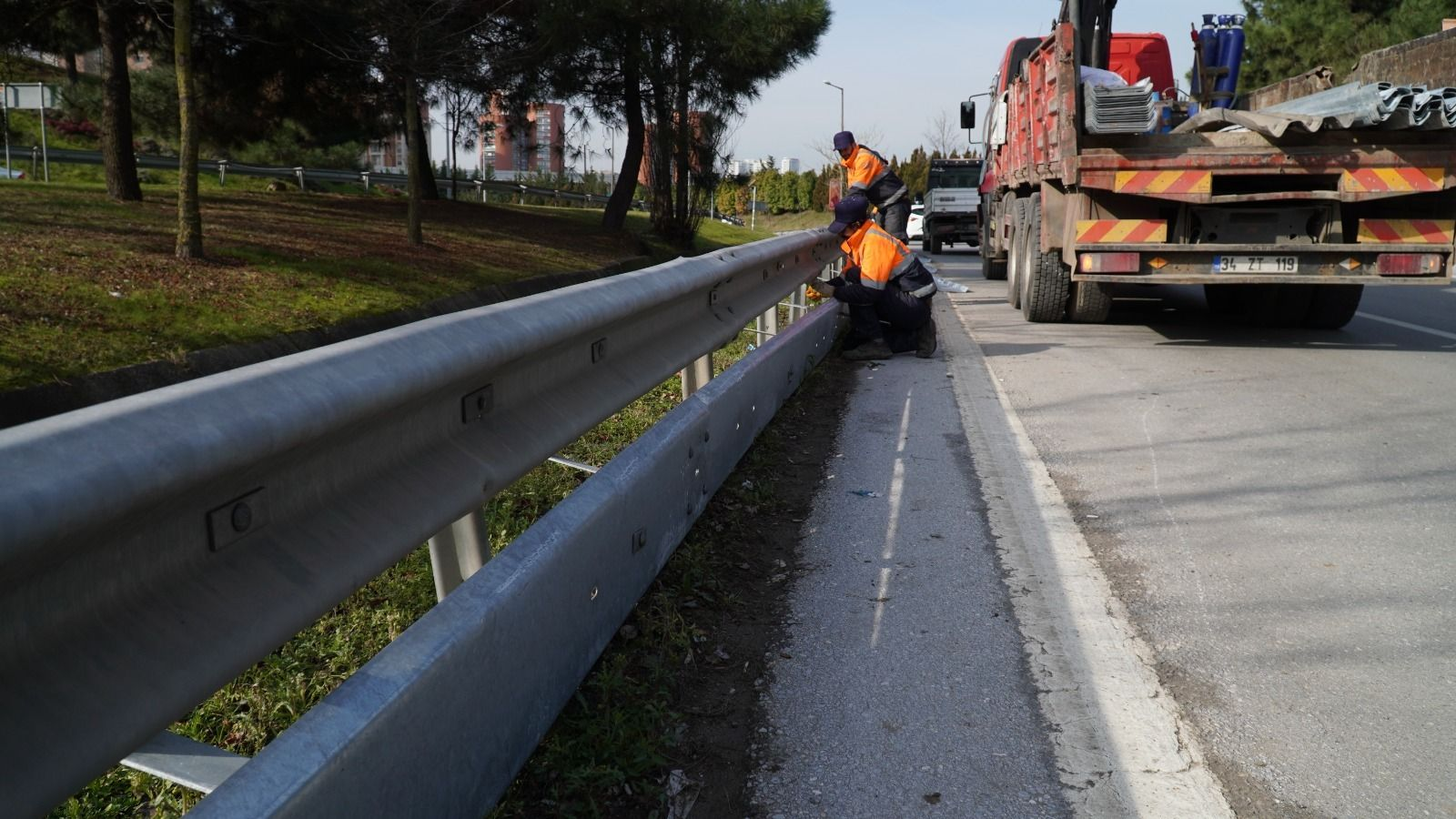 İBB’nin ‘Motorcu Dostu Bariyer” Çalışmaları Devam Ediyor
