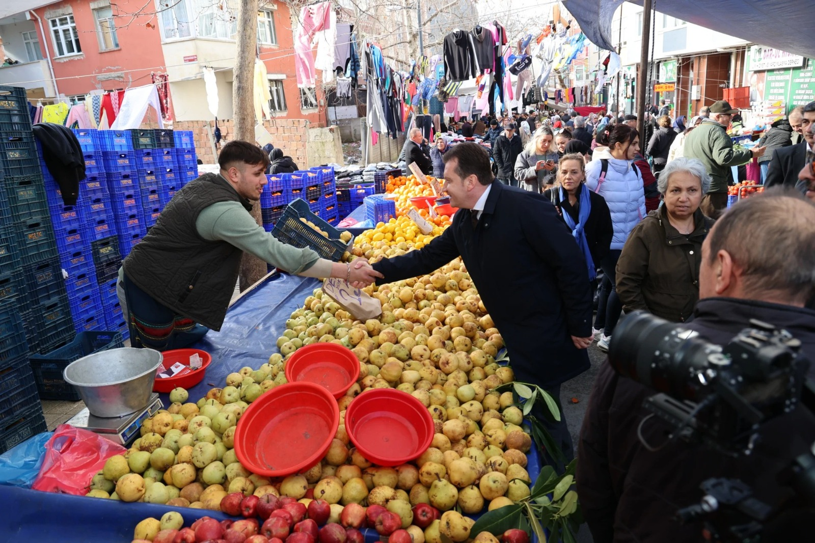 Bora Balcıoğlu, Semt Pazarını ve Esnafı Ziyaret Etti