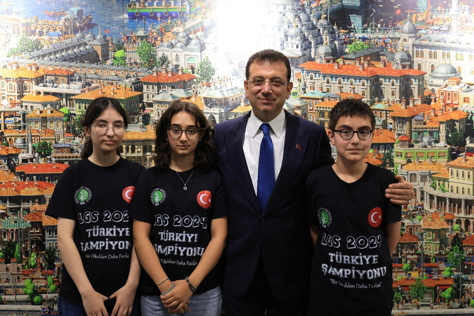 Ekrem İmamoğlu 3 LGS Birincilesiyle Buluştu