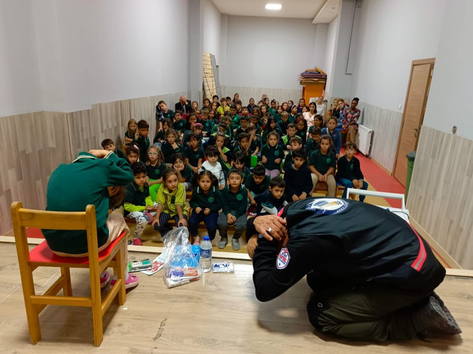 Silivri Arama Kurtarma Ekipleri Okullarda Afet Bilinci ve Farkındalık Eğitimlerine Devam Ediyor